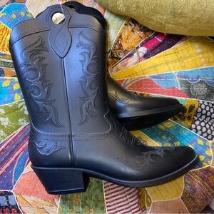 Women's Black  Embroidered Western Heeled Boots Size 8